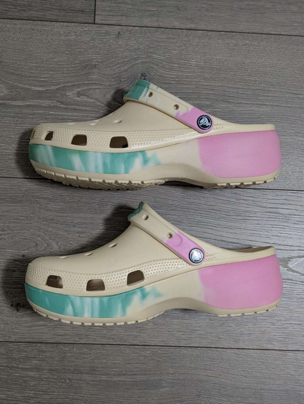 NIB•Crocs Classic Platform Lightweight Ombre Clog Cream W/Pink & Teal Accents•10